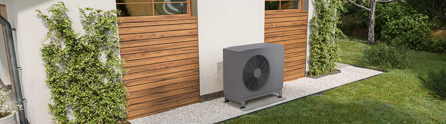 What are the differences between the intuis HTi70 and HRC70 heat pumps ?